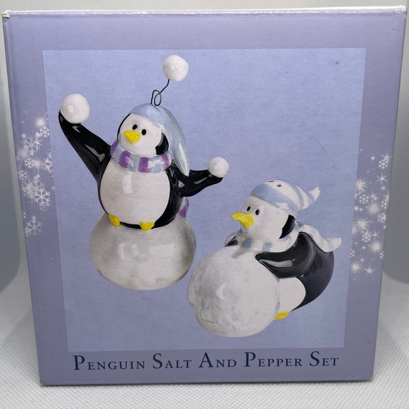 NIB Penguin Salt Pepper Set Let The Holiday Sparkle Cute Fun Playing Snow Ball - Picture 2 of 4